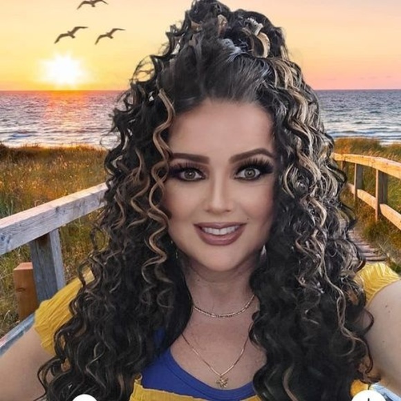 Meet your Posher, Deb - Picture 1 of 1